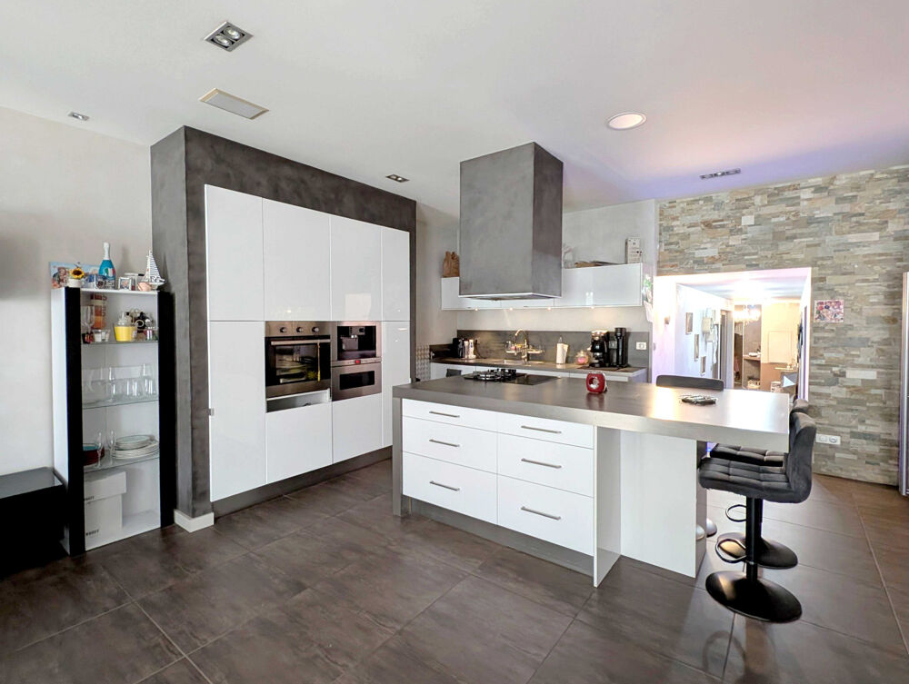 Vente Appartement Appartement 146 m2 à Oyonnax   De l'espace pour vivre et recevoir Oyonnax