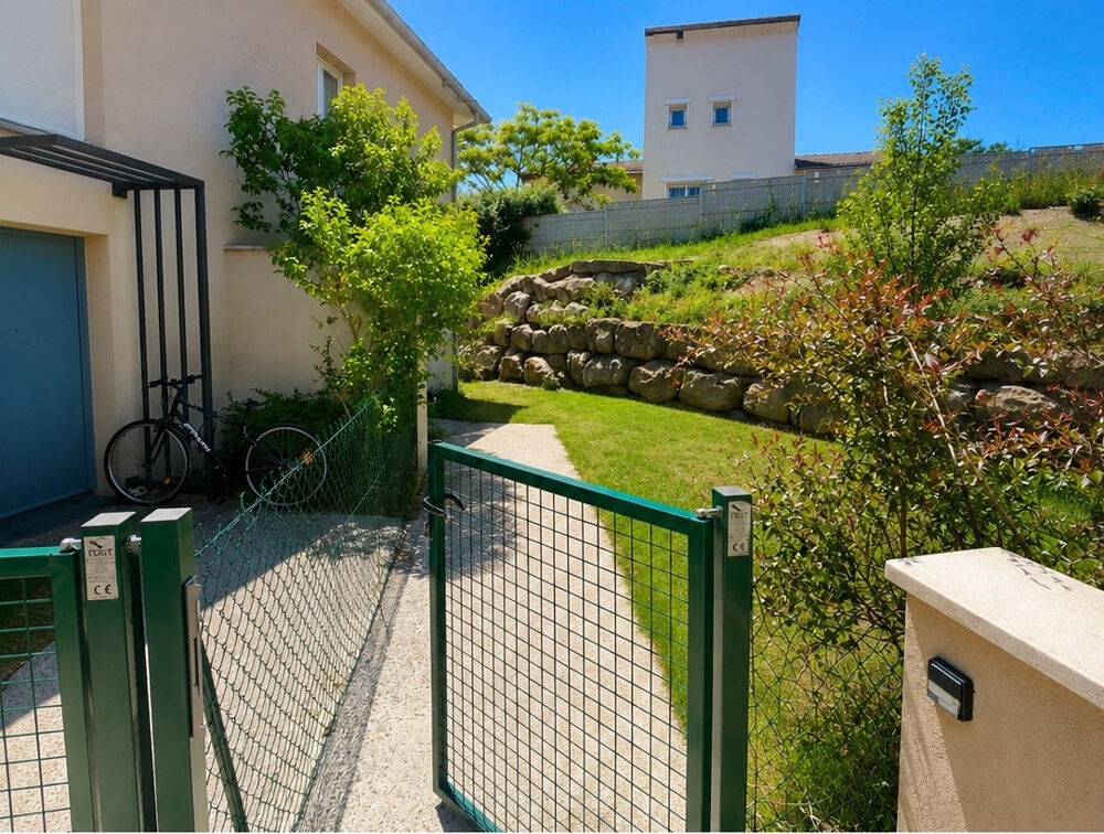 Superbe T3 en duplex lumineux, terrasse sans vis à vis, jardin privatif