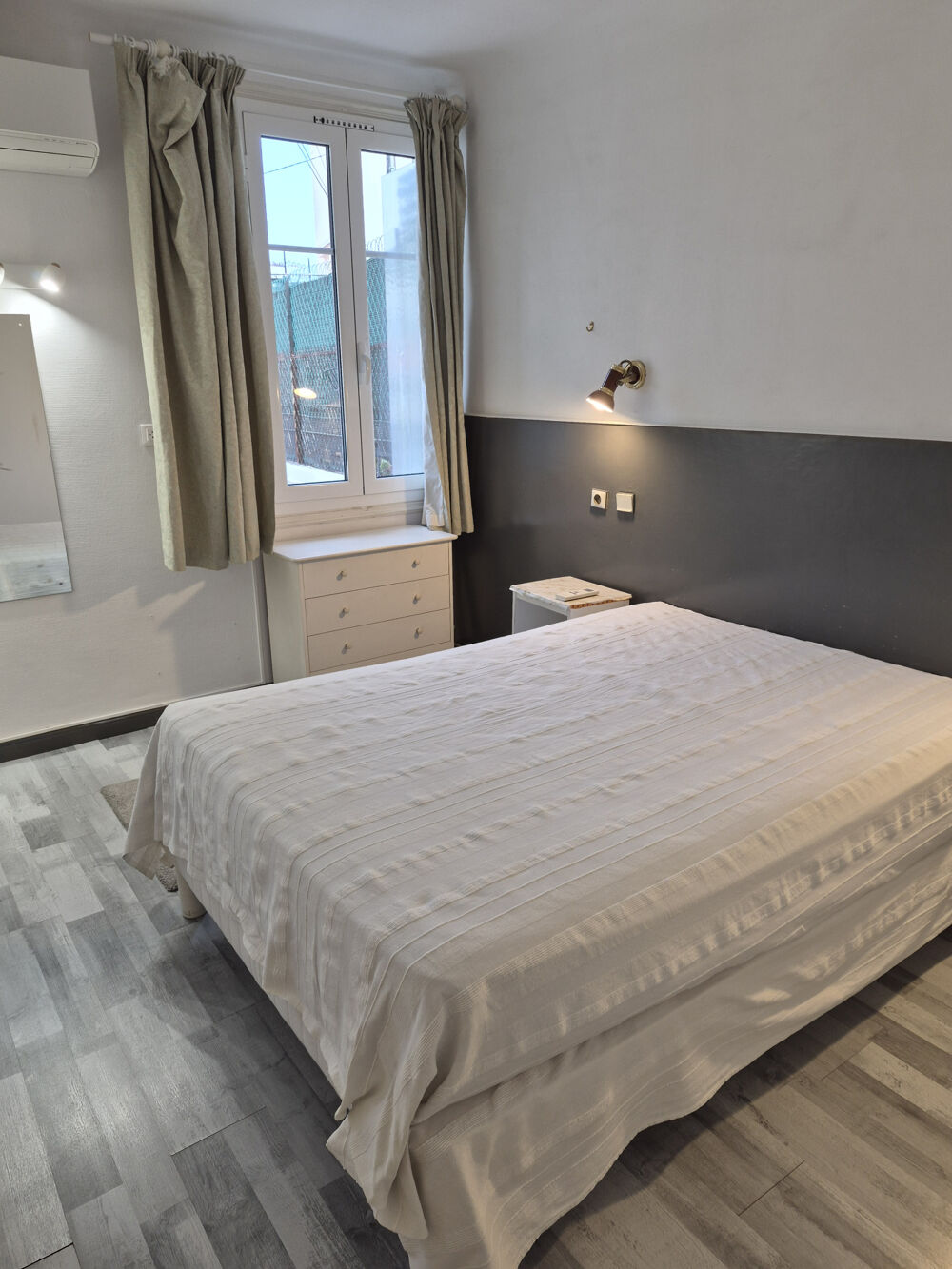 Appartement de 51 M dont 1 chambre individuelle, Terrasse de 120 M dominant le centre de Menton