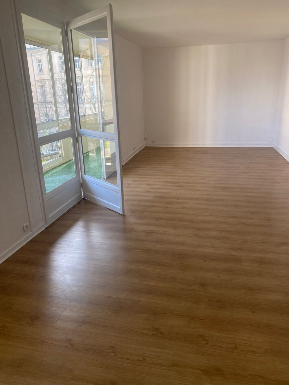 BEL APPARTEMENT LUMINEUX 110 M2 CENTRE-VILLE CHAUMONT
