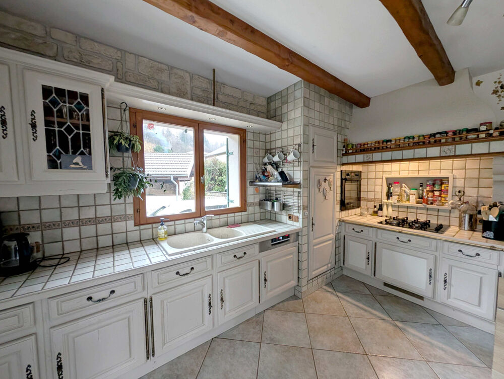 Vente Maison Maison familiale avec piscine, grand terrain et appartement indépendant   Rare à Dortan Dortan