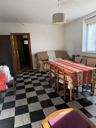  Immeuble à vendre 15 + pièces 200 m²