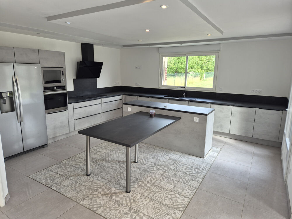 Maison en pierres de 182m2 avec 4 chambres + jardin