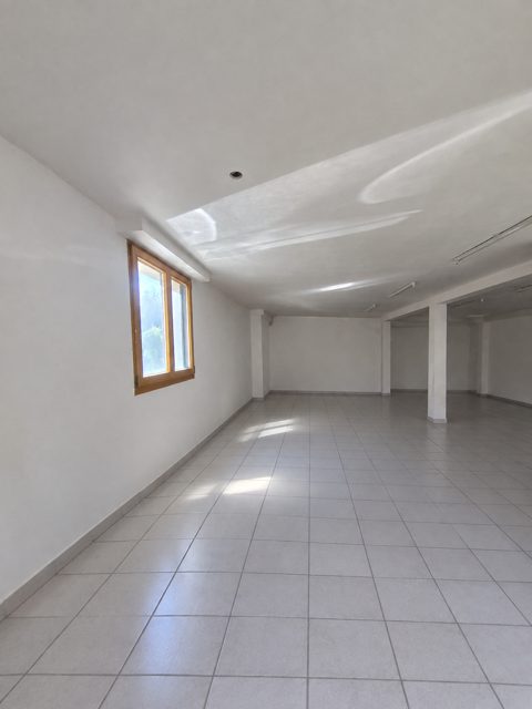 Local lumineux 130 m2 112000 25720 Beure