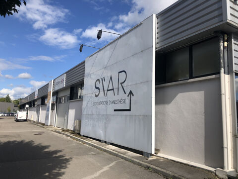 A vendre Besan&ccedil;on, zone des Tilleroyes local d'activit&eacute; de 690 m2 695000 25000 Besancon
