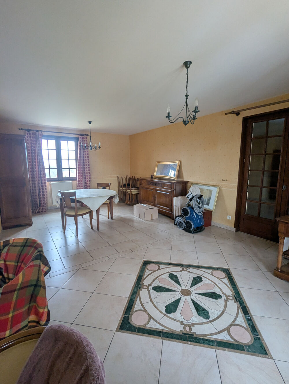 Maison familiale avec piscine à Gray