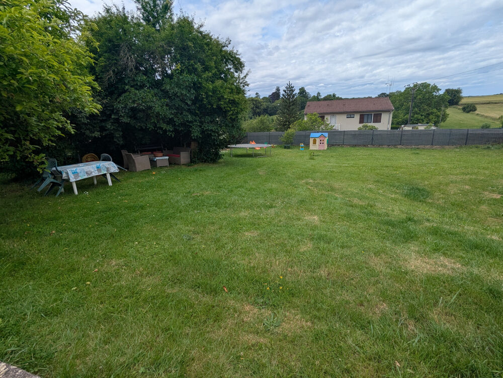 Pavillon sans mitoyenneté sur 1440 m2 à Oyriers