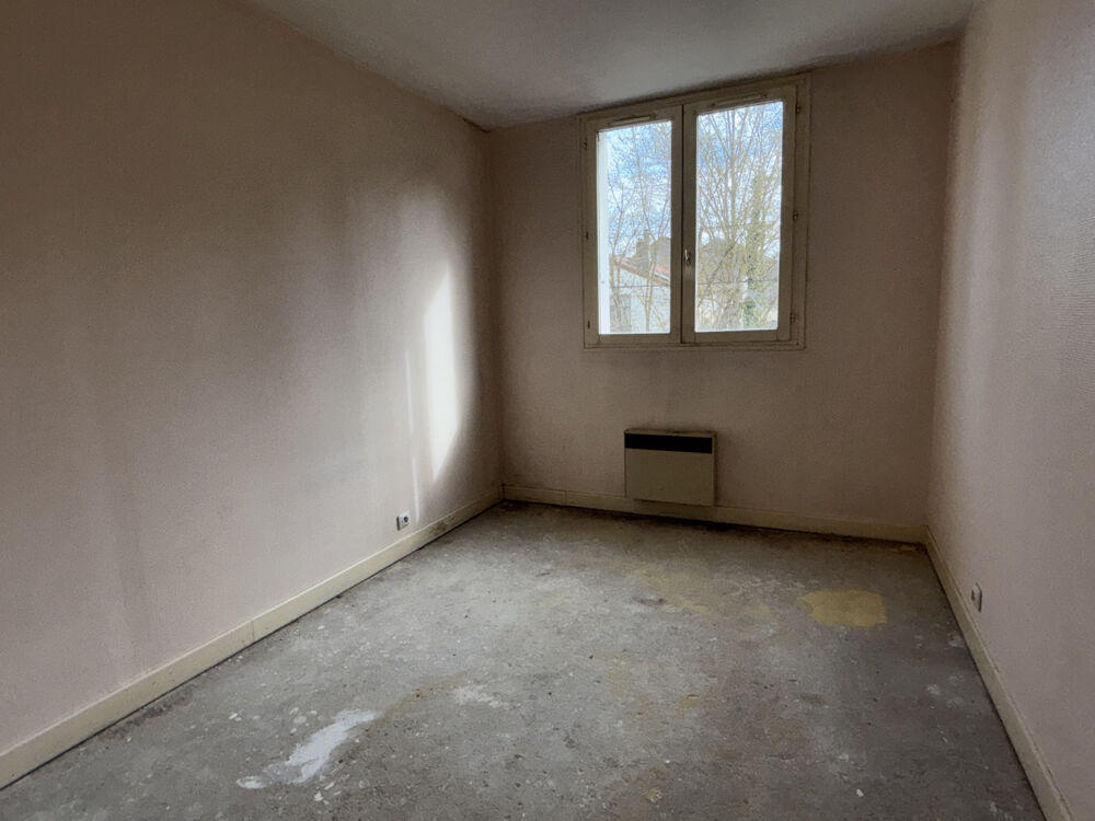 Immeuble d'habitation divisé en 3 logements à rénover - Idéal investisseur