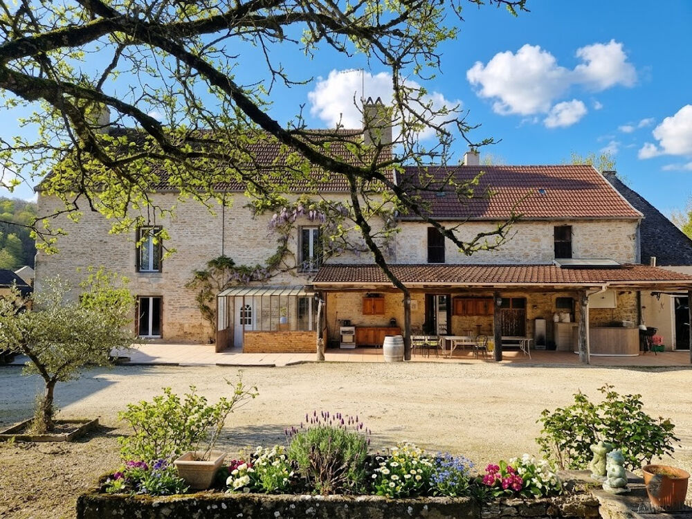 Vente Maison Maison seigneuriale (181 m2) avec Piscine sur Parc clos Arboré de 6700 m2 Praslay