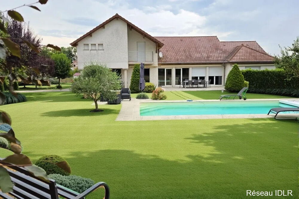 Maison 9 pièces 274 m² · à Cussey sur L Ognon · 274 m² · 630 000 €