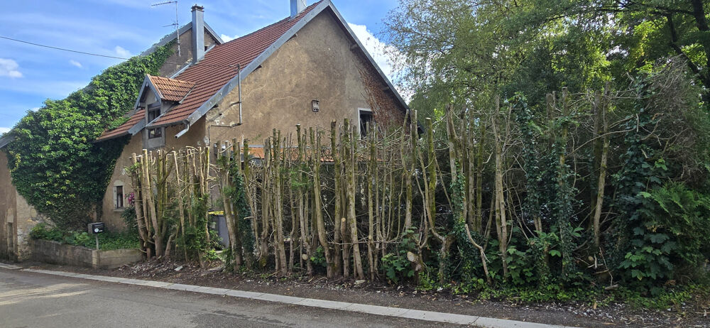 THIEFFRANS 70230 Maison de Village mitoyenne de 142 m2 sur 2729 m2 terrain