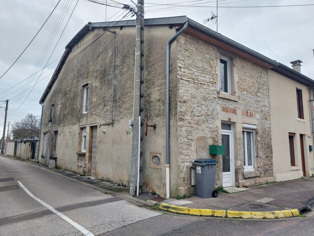 WASSY, maison de 160m2 avec locataires offrant 3 chambres + cour