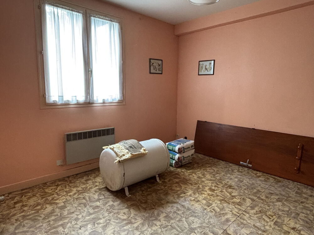 Immeuble d'habitation divisé en 3 logements à rénover - Idéal investisseur