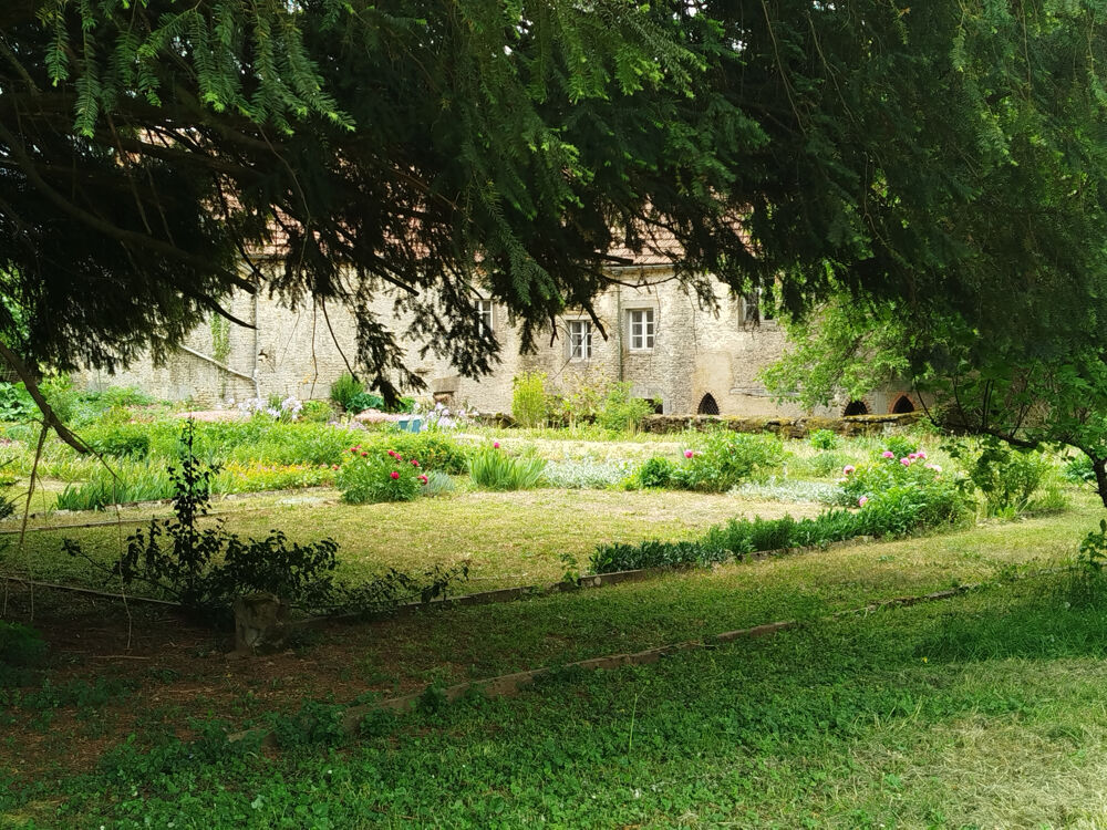 ANCIEN PRIEURE AVEC CHAPELLE - PROPRIETE DE CARACTERE - CHASSIGNY 52190 / PRIORY WITH CHAPEL