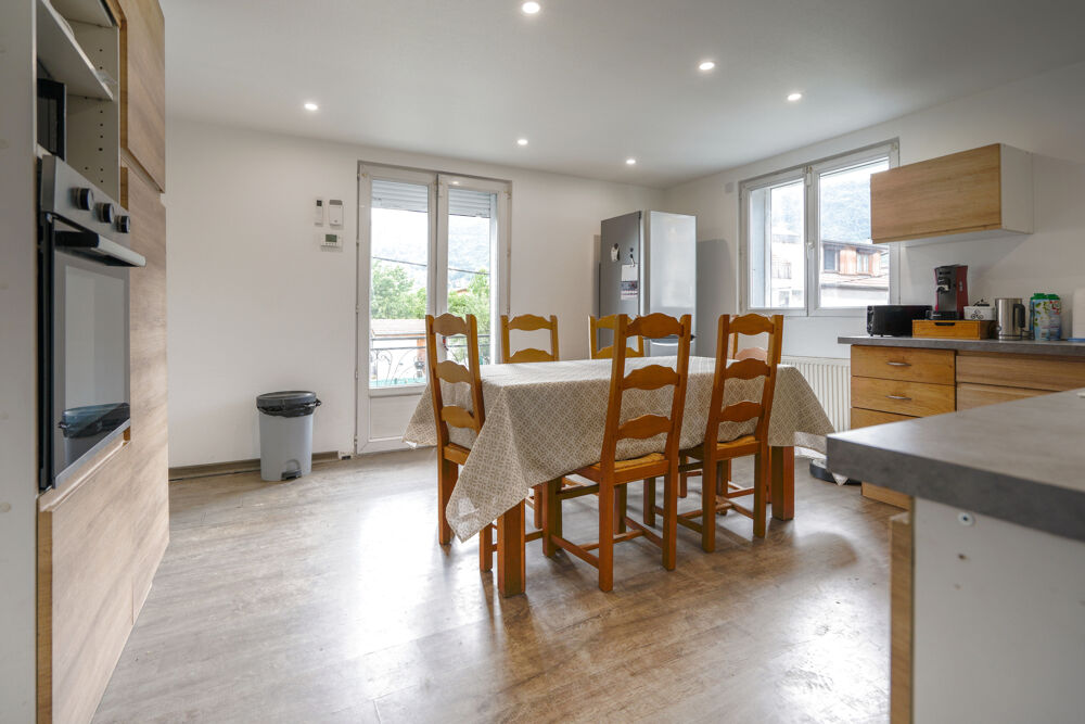 Appartement 4 pièces 97 m² · à Cluses · 97 m² · 220 000 €