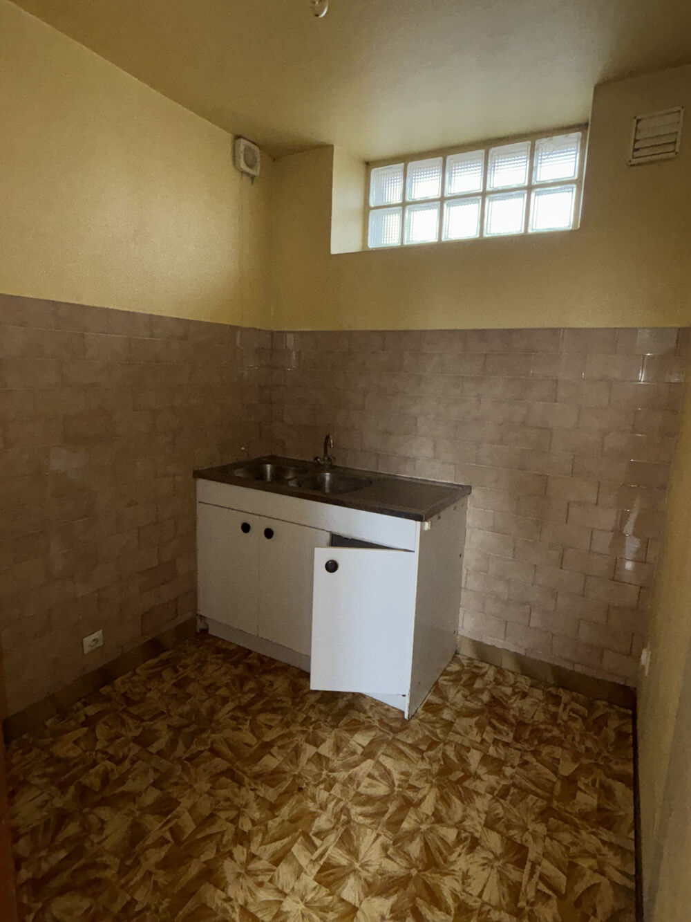 Immeuble d'habitation divisé en 3 logements à rénover - Idéal investisseur