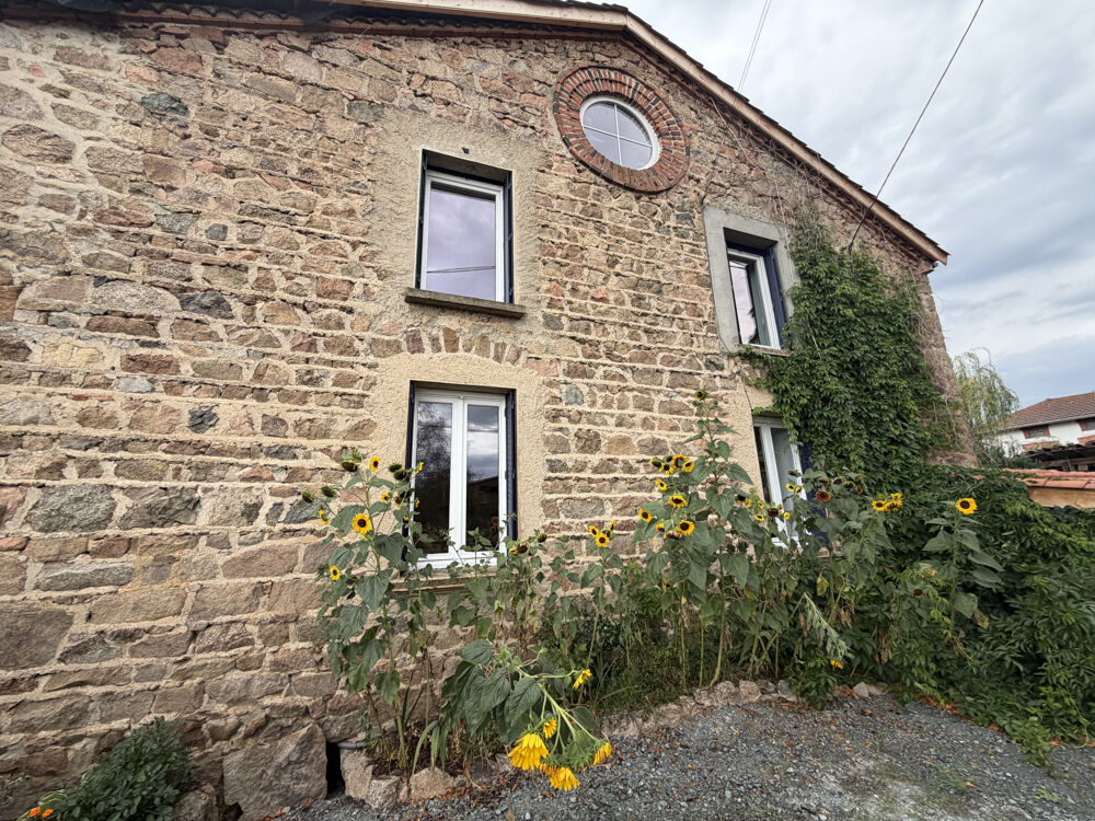 Maison 5 pièces 114 m² · à Cremeaux · 114 m² · 179 000 €