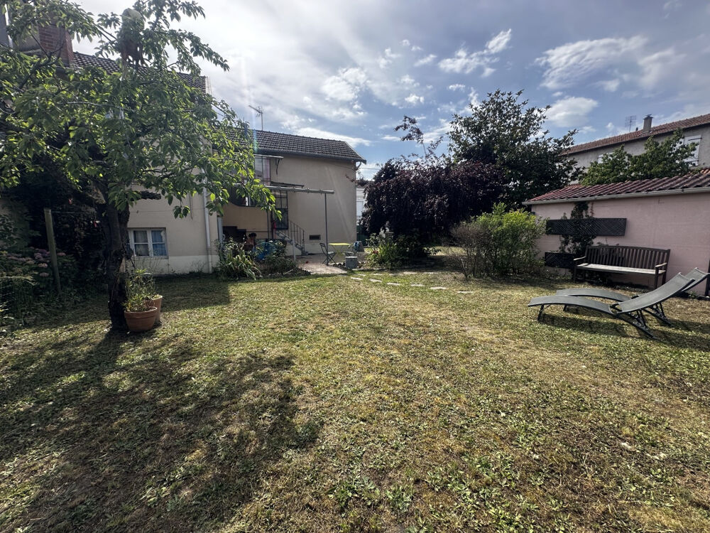 Charmante maison de ville avec terrain, proche gare et centre ville