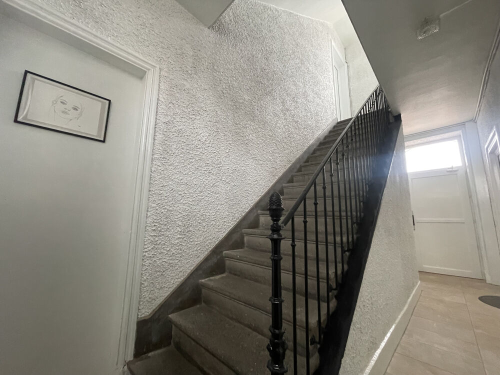 Vente Immeuble INVESTISSEMENT IMMEUBLE AVEC 6 APPARTEMENTS ET UN FONDS DE COMMERCE St romain la motte