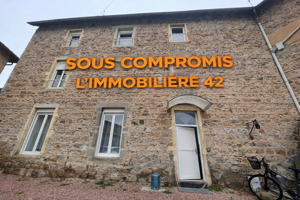 Vente Immeuble INVESTISSEMENT IMMEUBLE AVEC 6 APPARTEMENTS ET UN FONDS DE COMMERCE St romain la motte