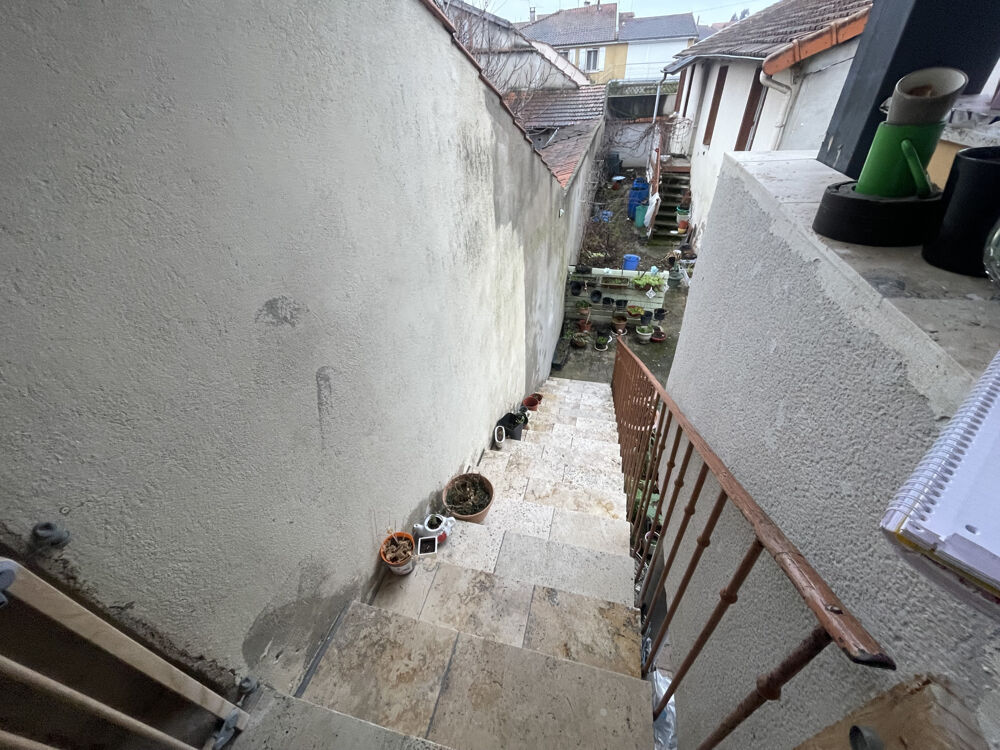 ROANNE - ENSEMBLE IMMOBILIER COMPRENANT T1 T2 ET MAISON INDEPENDANTE