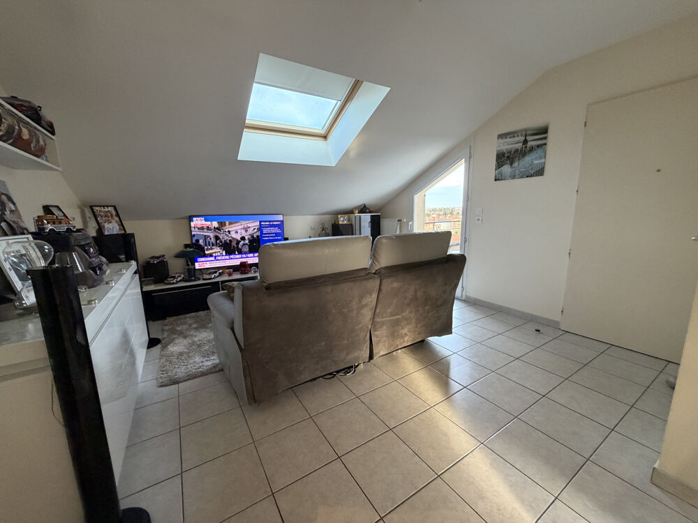 RIORGES RARE COQUET TYPE 3 AVEC TERRASSE AU DERNIER ETAGE RESIDENCE SECURISEE