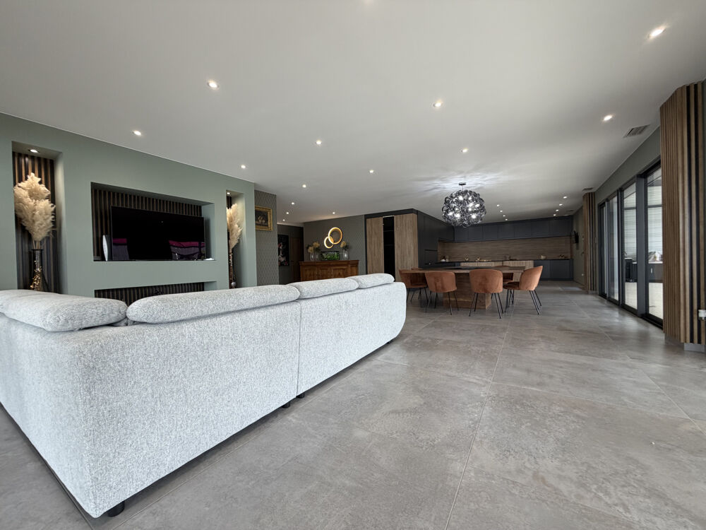 BIEN D'EXCEPTION VILLA CONTEMPORAINE D'ENVIRON 230 M2 SUR 2400 M2