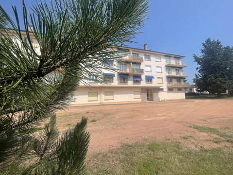   RIORGES T3 ENTIEREMENT RENOVE EN 2021 AVEC BALCON DONNANT SUR PARC Appartement - 3 pice(s) - 57 m