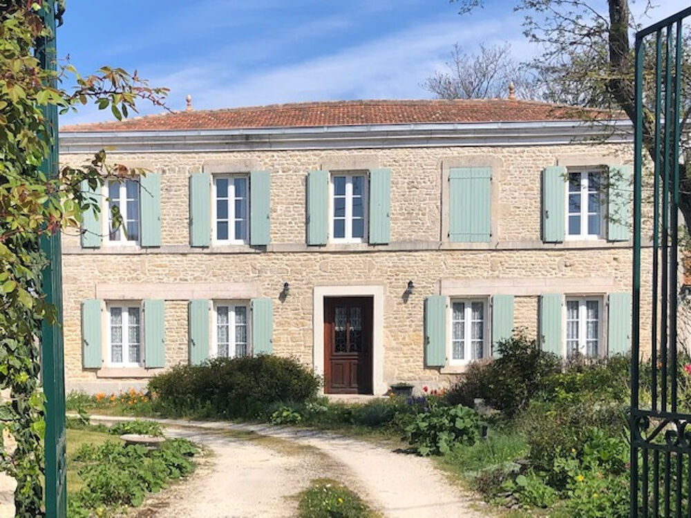 'Bâtisse de style Charentaise'
