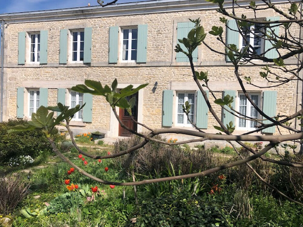 Maison 8 pièces 253 m² · à Le Thou · 253 m² · 620 000 €