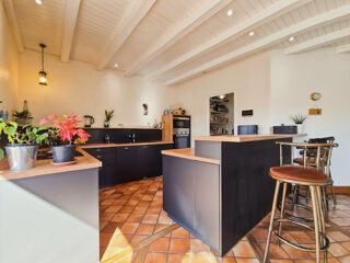 Maison à vendre 10 pièces 649 m²