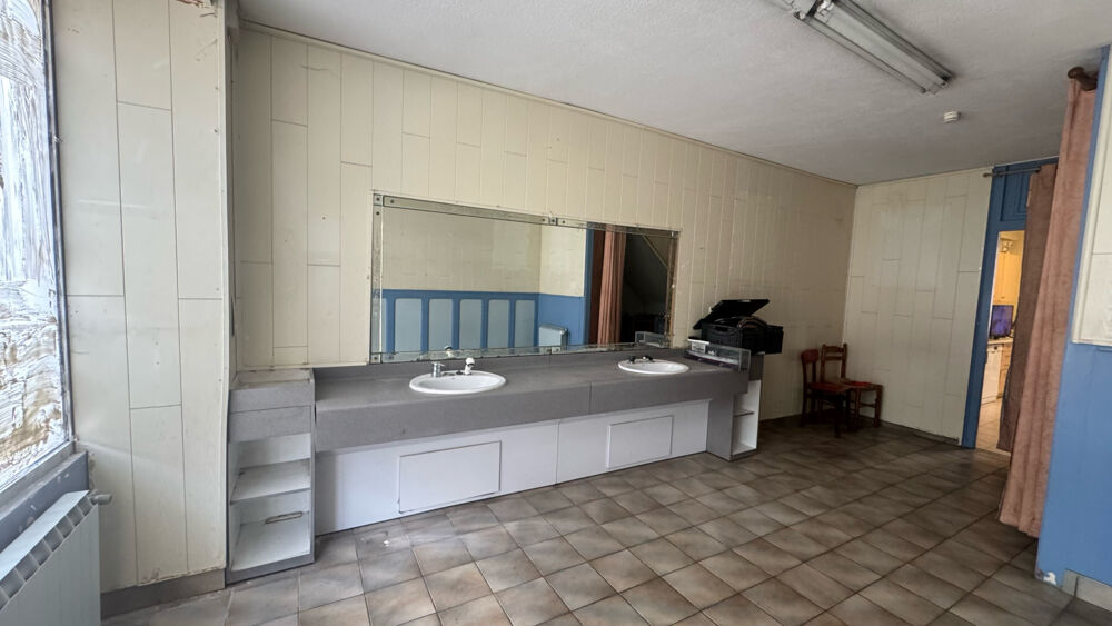 Vente Immeuble IMMEUBLE DE CARACTÈRE AVEC ANCIEN COMMERCE, HABITATION ET DÉPENDANCE Bletterans