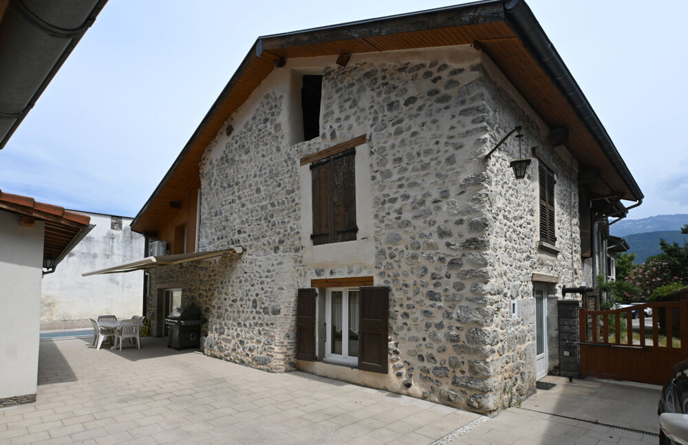 Maison de village avec piscine - 2 chambres centre du village