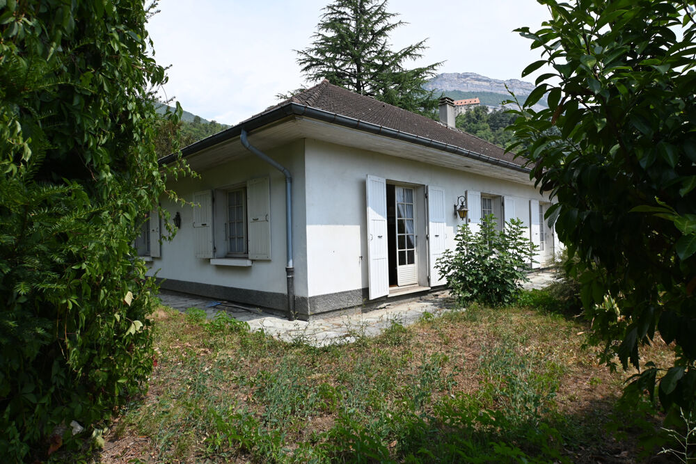 Corenc - Maison individuelle pleine de charme 165 m2 Terrain arboré denviron 900 m2