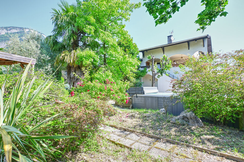 Vente Propriété/Château Maison 210 M2 avec terrain 970 M2 La terrasse