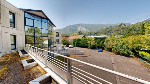Corenc - A louer bureaux avec ascenseur et climatisation - Parking priv&eacute; avec barri&egrave;re 2988 38700 Corenc