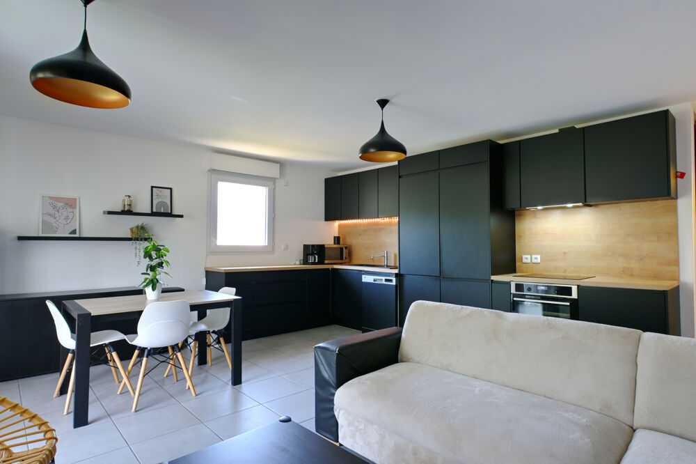 Appartement T4 avec terrasse et vue montagnes