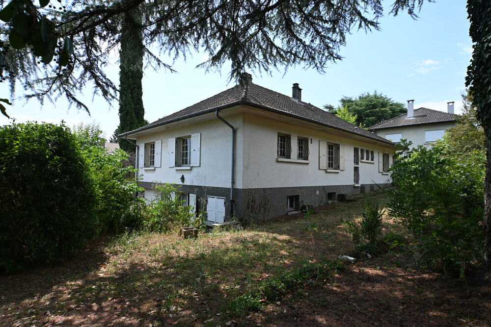 Corenc - Maison individuelle pleine de charme 165 m2 Terrain arboré denviron 900 m2