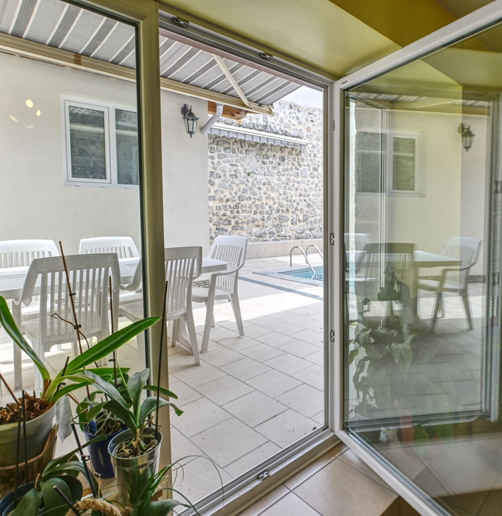 Maison de village avec piscine - 2 chambres centre du village
