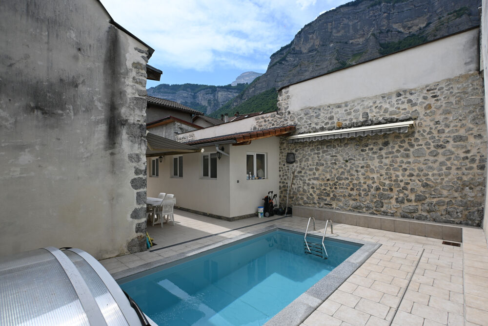 Maison de village avec piscine - 2 chambres centre du village