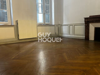  Appartement à louer 3 pièces 142 m²