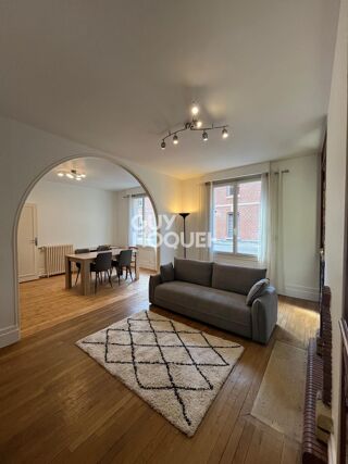  Appartement à louer 3 pièces 77 m²