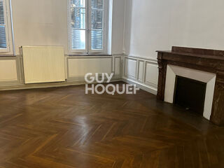  Appartement à louer 3 pièces 142 m²