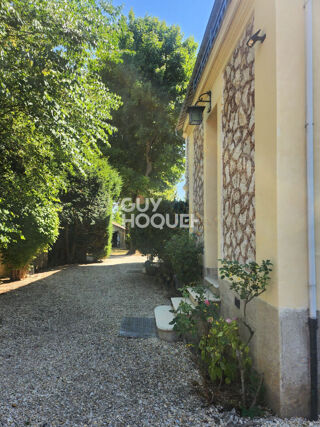  Maison à vendre 10 pièces 202 m²