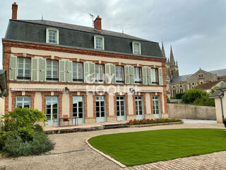  Maison à vendre 13 pièces 331 m²
