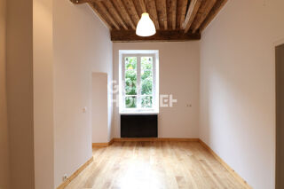  Appartement à louer 4 pièces 120 m²