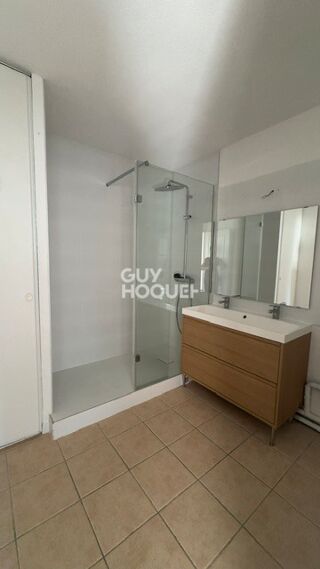  Appartement à louer 4 pièces 84 m²