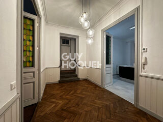  Appartement à louer 3 pièces 142 m²