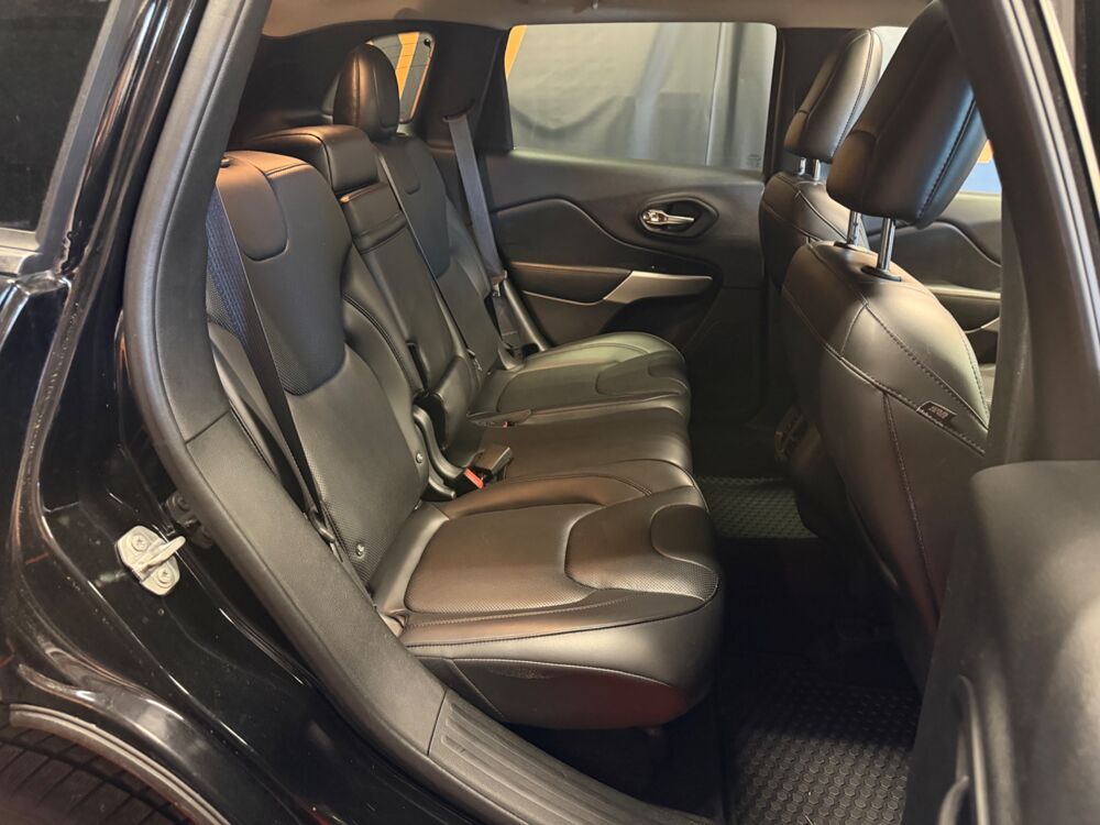 Cherokee 2.2 CRD 200 Ch OVERLAND AWD ACTIVE-DRIVE BVA TOIT OUVRANT/ S 2017 occasion 24750 Tr&eacute;lissac