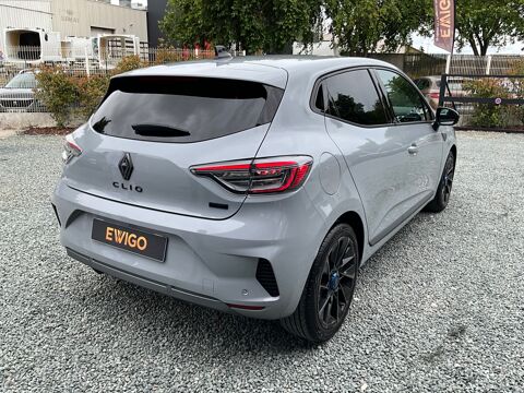 Clio RENAULT CLIO 1.6 E-TECH 145 CH FULL HYBRID ESPRIT ALPINE 2025 occasion 17000 La Rochelle